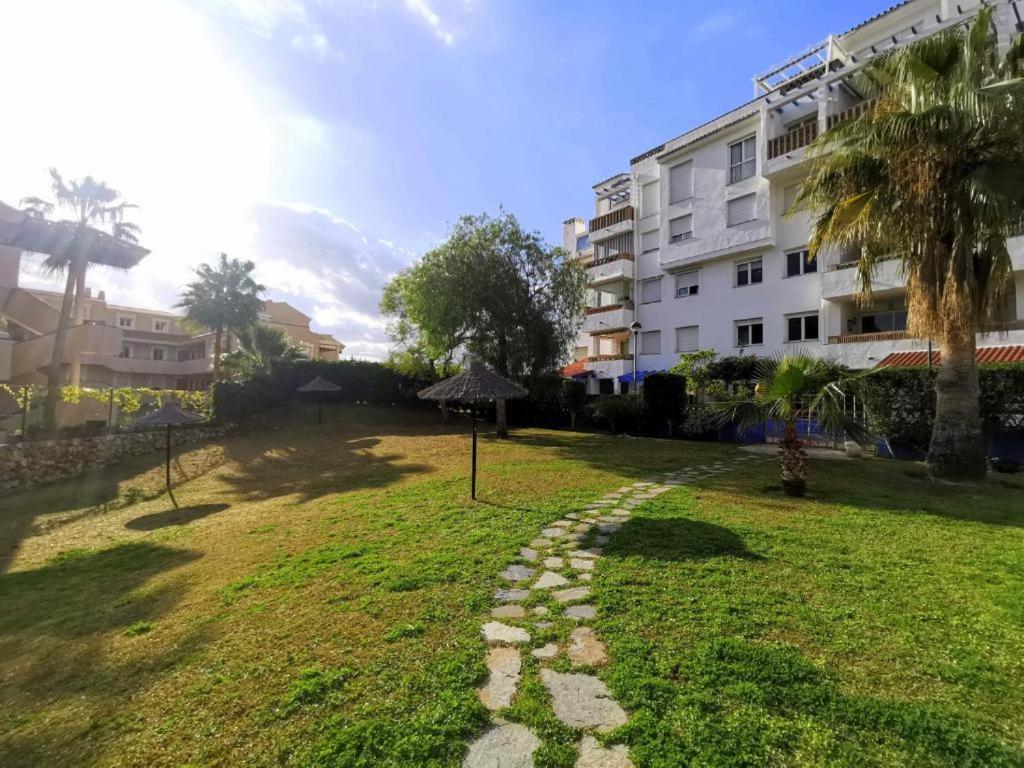 2Bdr Sunny Apartment With Pool And Private Parking In Benalmádena Exterior photo