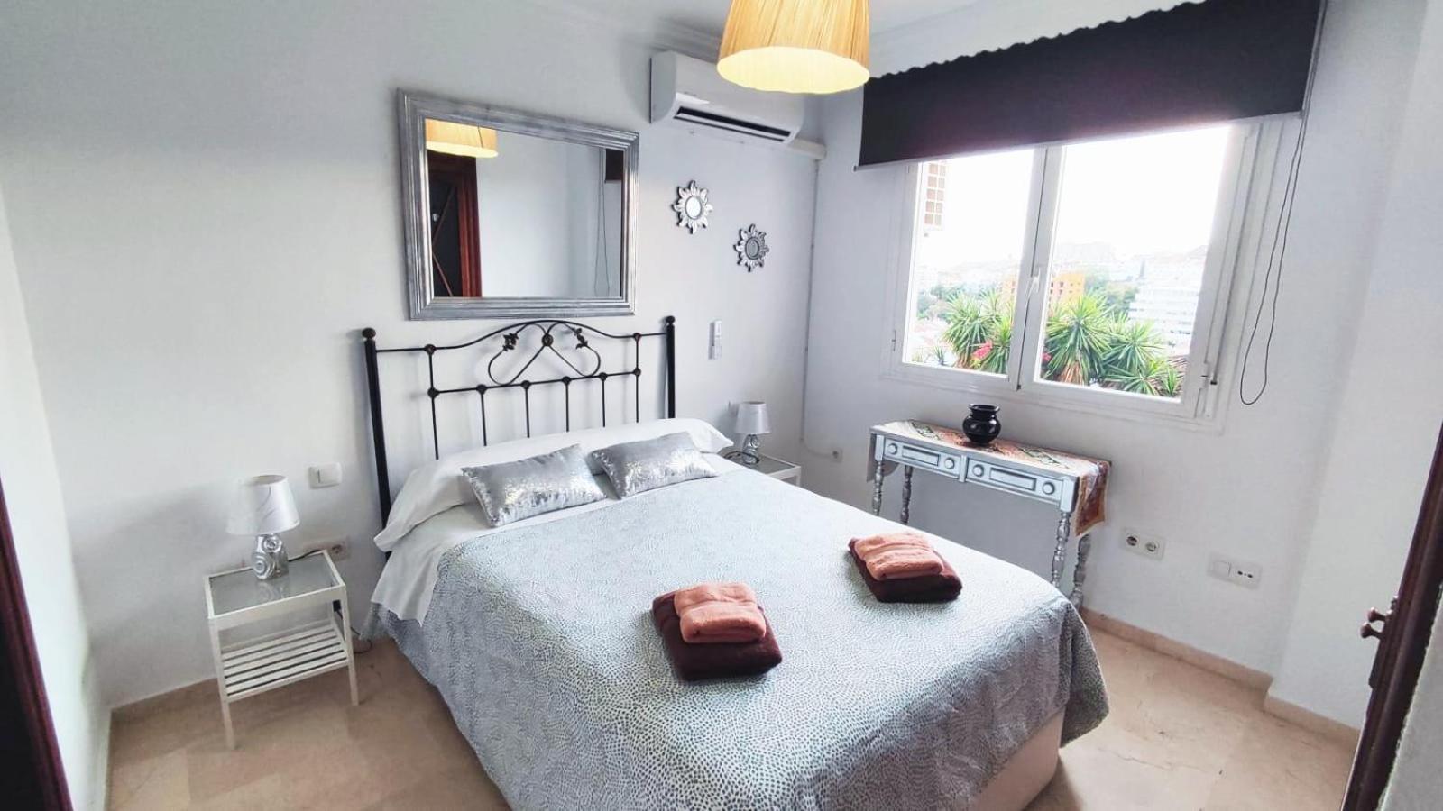 2Bdr Sunny Apartment With Pool And Private Parking In Benalmádena Exterior photo